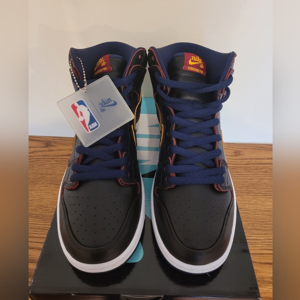 Nike SB Cavaliers Dunk High men's 9.5 new in box
